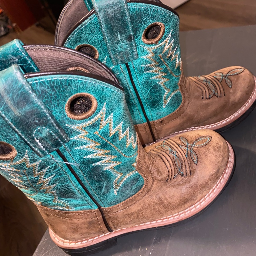Girls boots